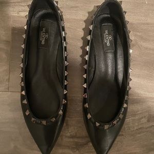 Valentino Garavani rock stud flats size 39 💕